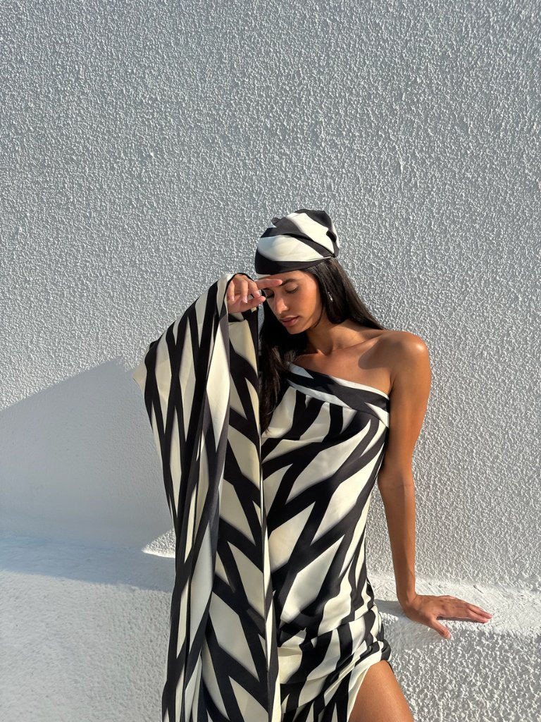 AURA Kaftan B/W