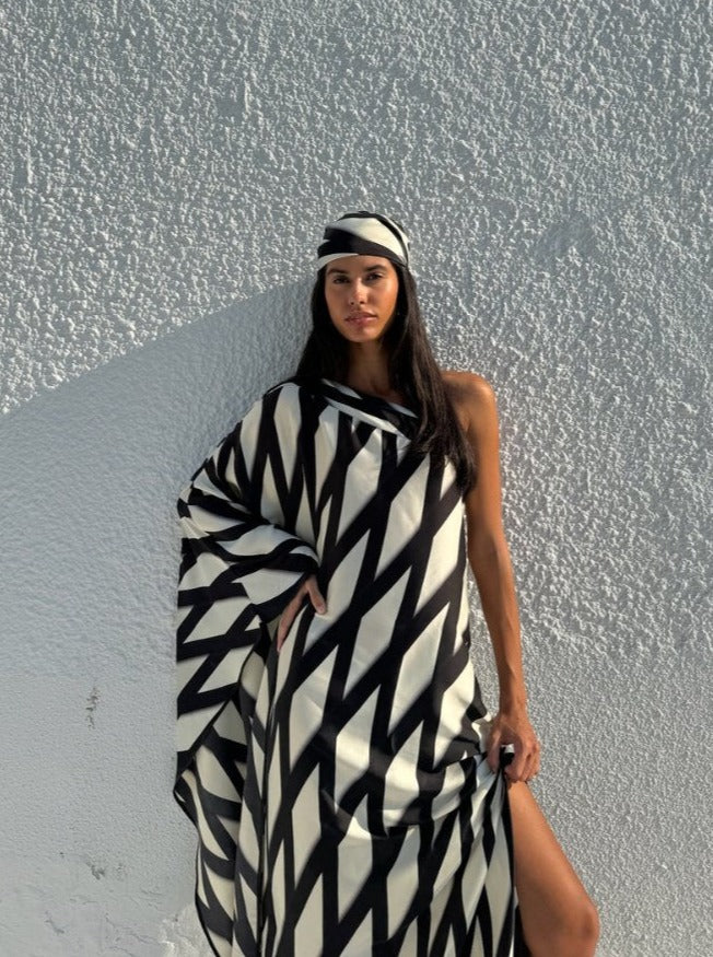 AURA Kaftan B/W