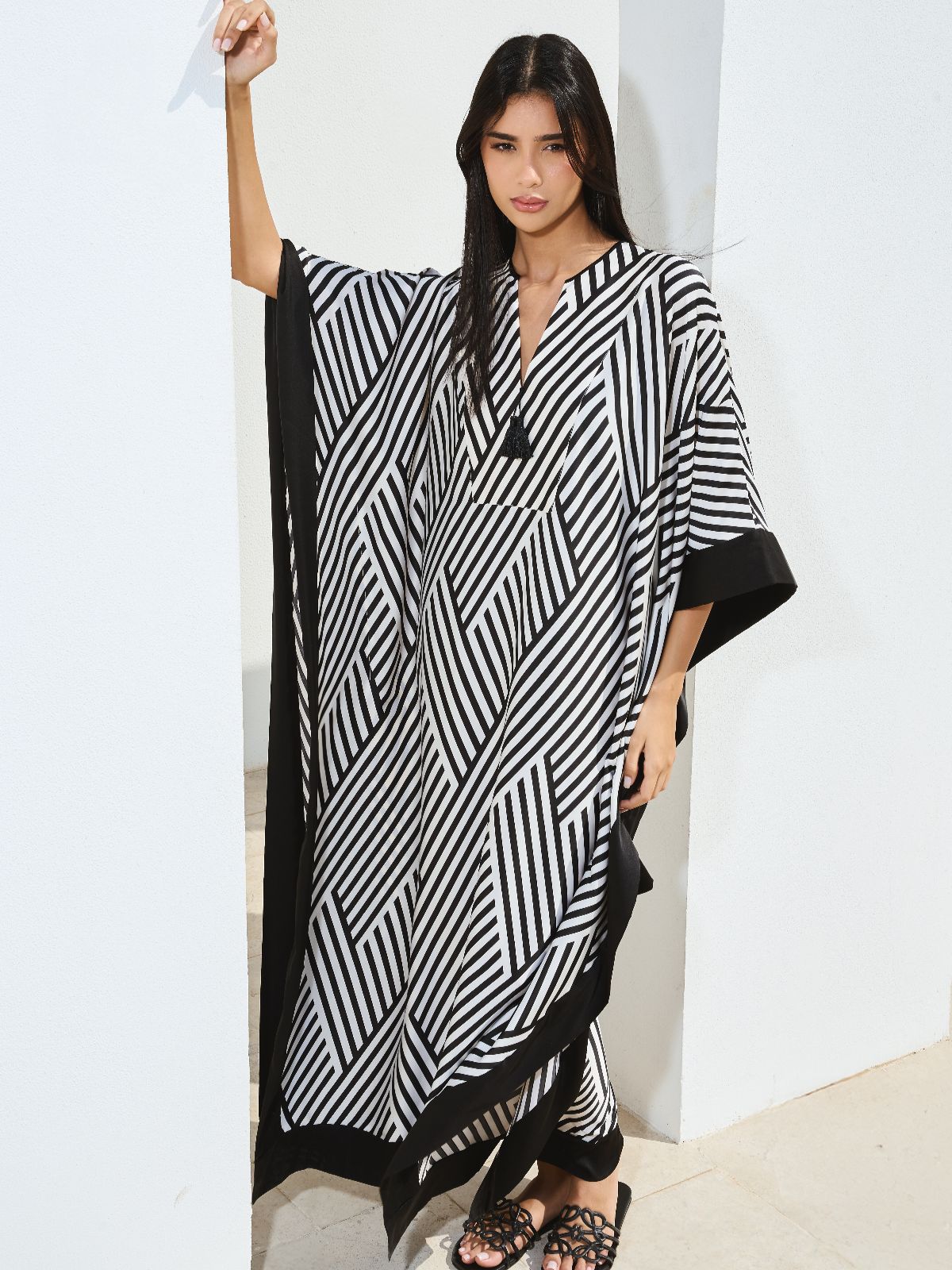MAYA KAFTAN  - BLACK & WHITE