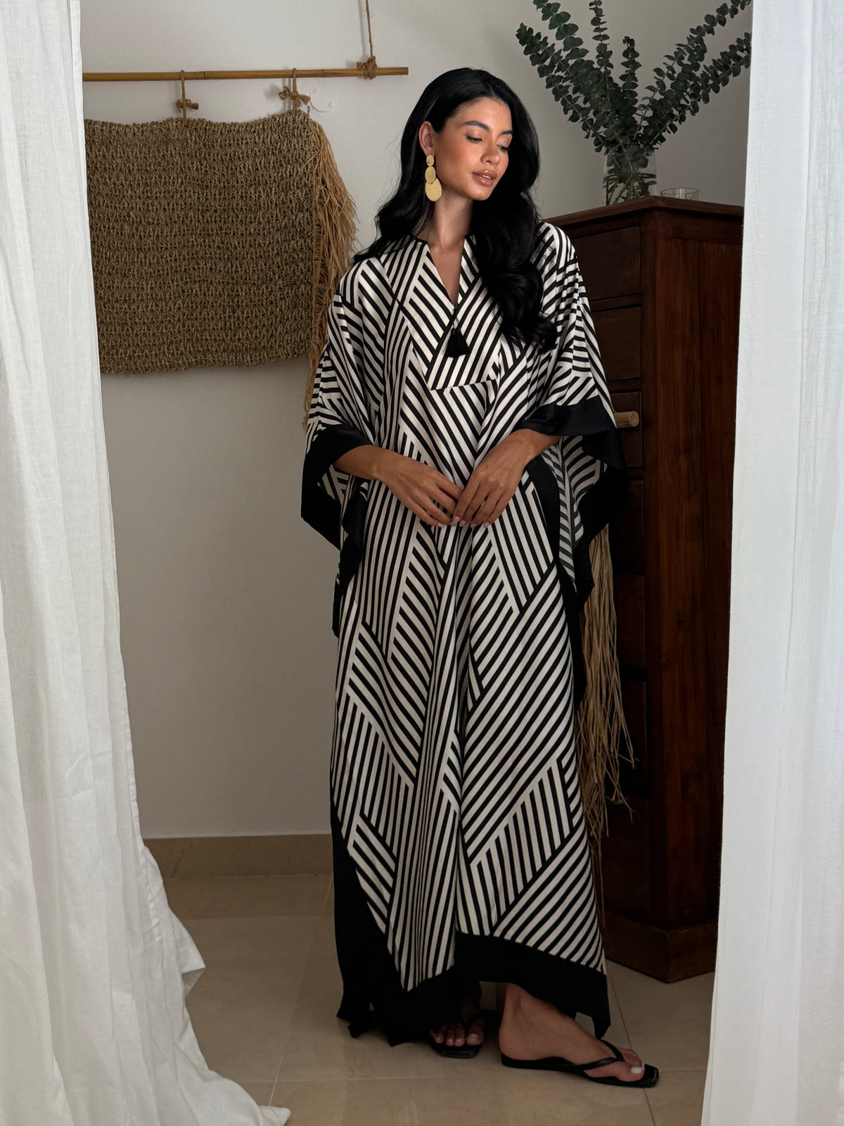 MAYA KAFTAN  - BLACK & WHITE