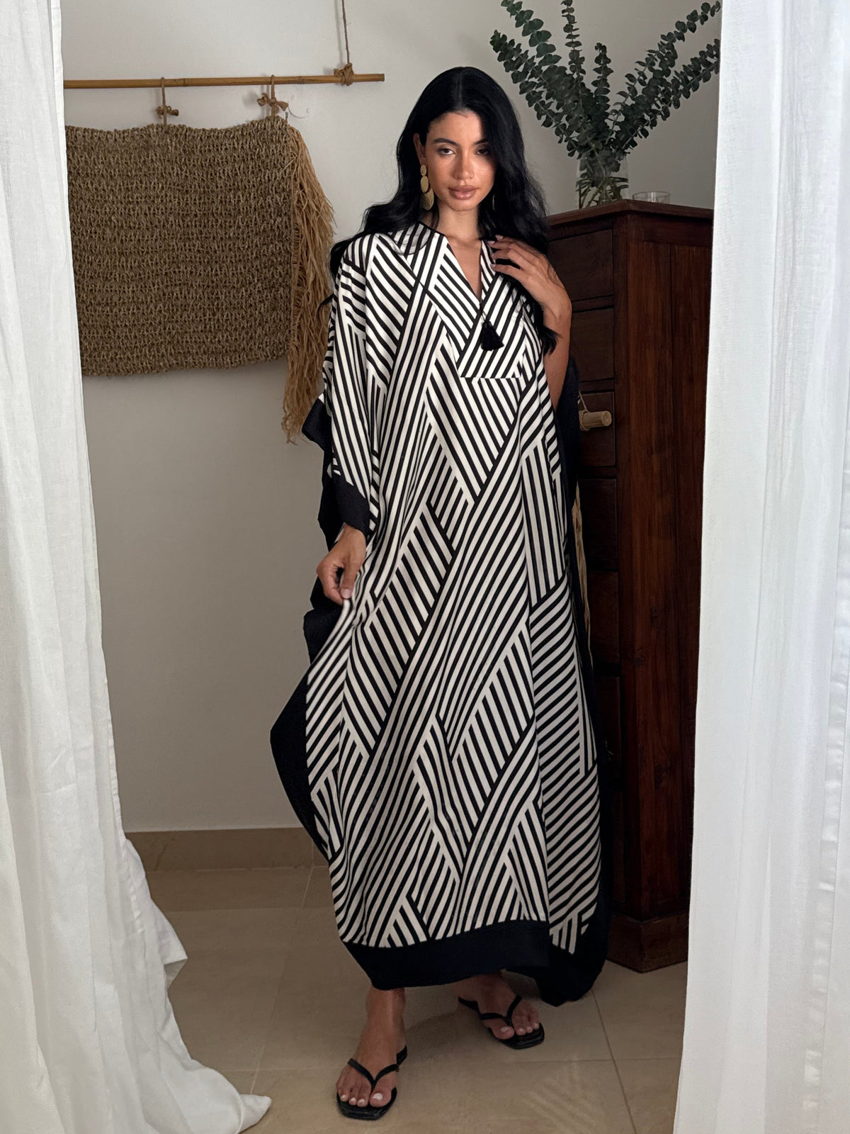 MAYA KAFTAN  - BLACK & WHITE