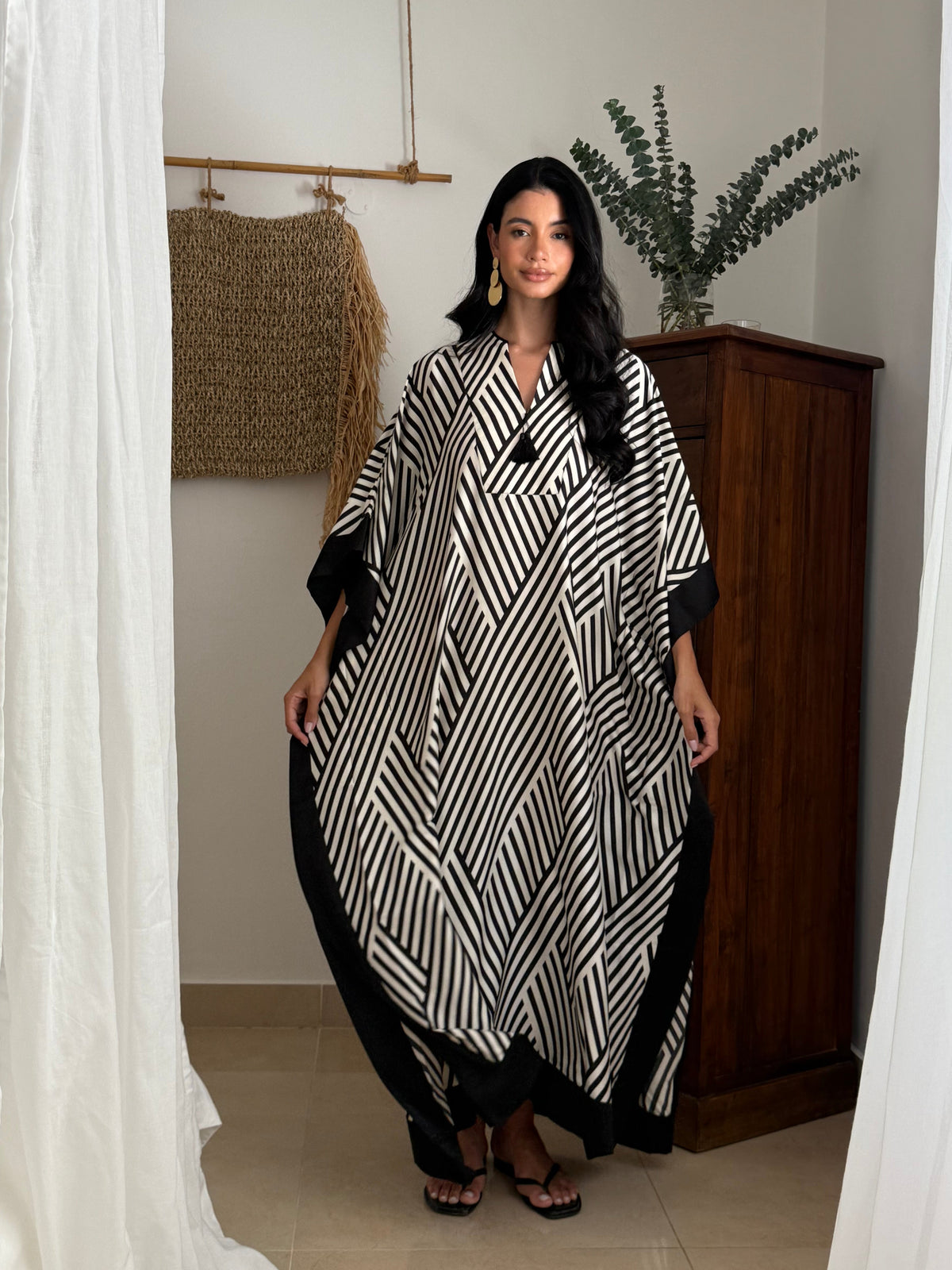 MAYA KAFTAN  - BLACK & WHITE
