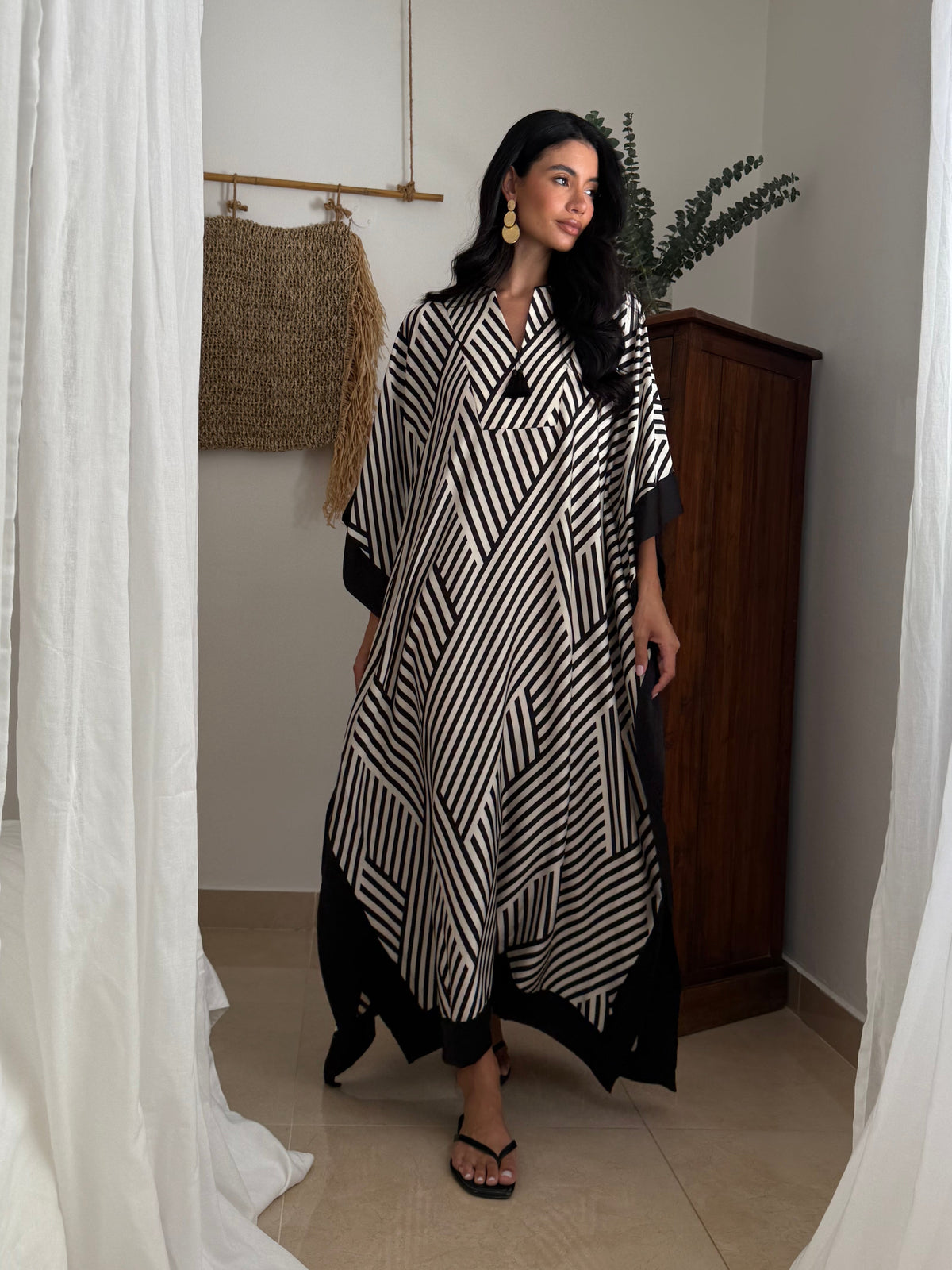 MAYA KAFTAN  - BLACK & WHITE