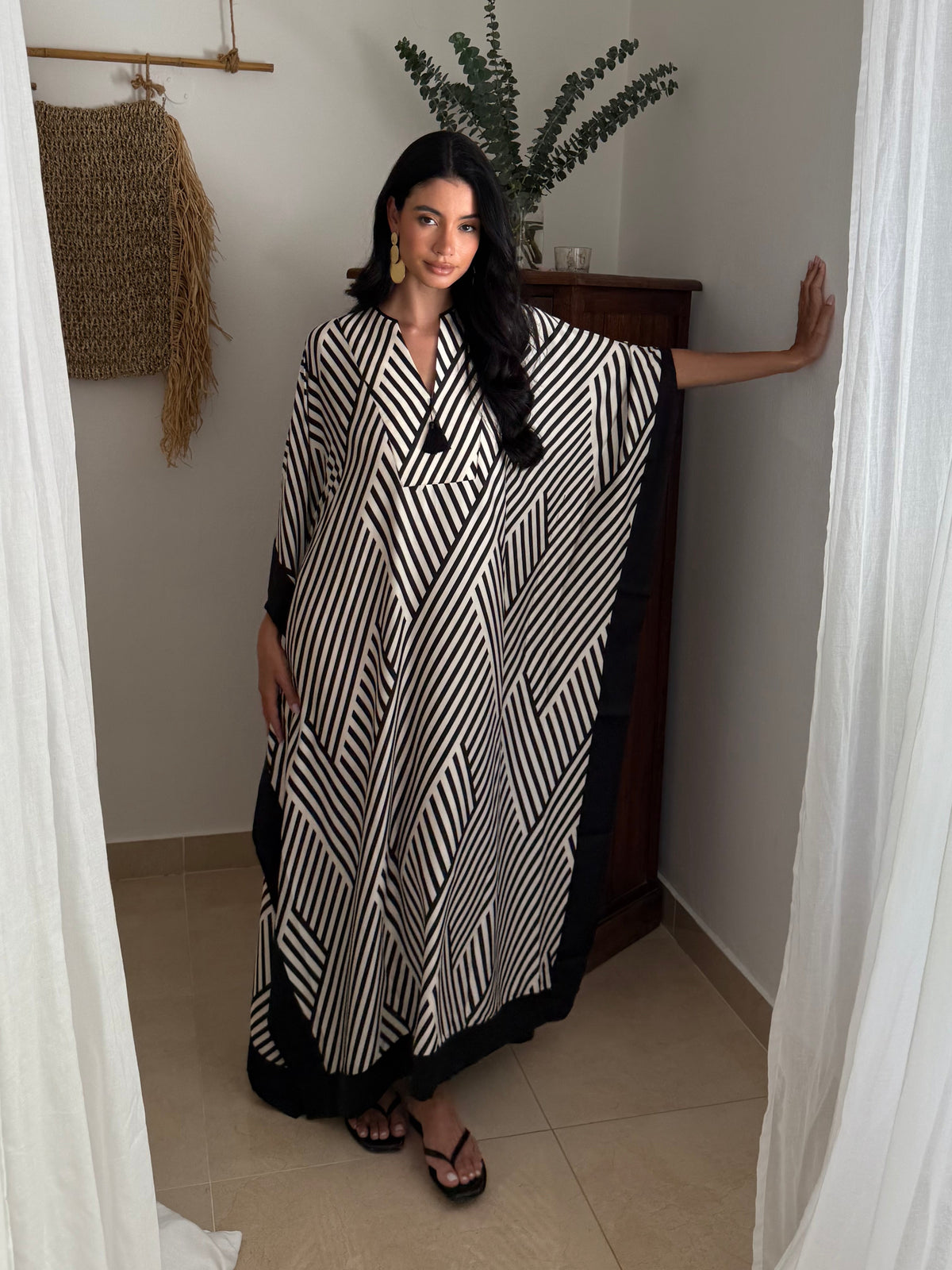 MAYA KAFTAN  - BLACK & WHITE